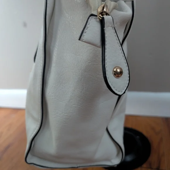 Michael Kors White Leather Crossbody Tote Bag - Picture 3 of 8